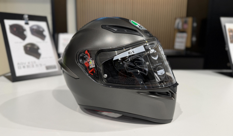 AGV K1S 日本別注カラー展示中